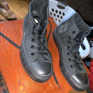 All black converse women size 8 men’s size 6